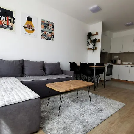 Modern Living Apts - Plaza アパート *