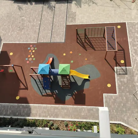 Modern Living Apts - Plaza アパート